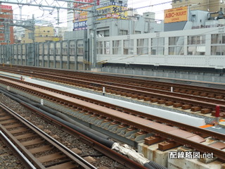 上野東京ライン（東北縦貫線）工事 御徒町駅2(消音バラストが撒かれている)