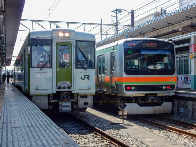 1番線と2番線の列車