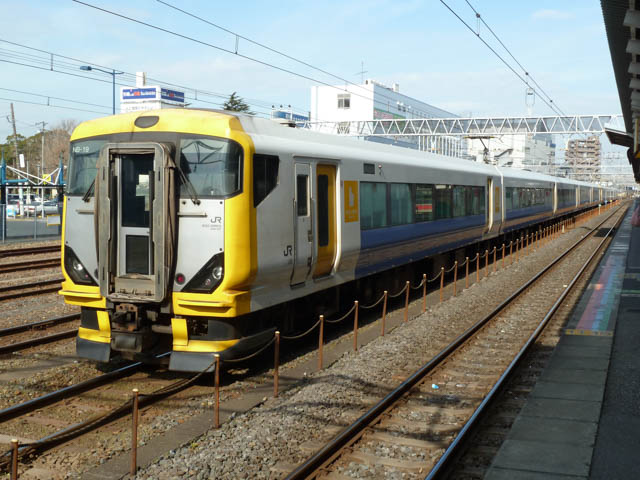 蘇我駅上り1番線で折り返す回送列車