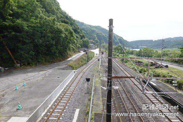 駅の横に再設置された砕石線