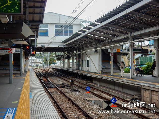 萩山駅のホーム途中の分岐器