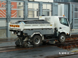 上野東京ライン（東北縦貫線）工事 御徒町駅11(砕石を載せた軌陸車)