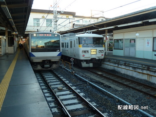 上野東京ライン工事 上野駅5(右が9番線（省力化軌道） 左が8番線（バラスト軌道）)