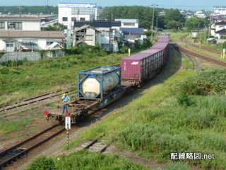 推進運転で貯木場線へ