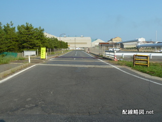 東系統専用線 左が酒田港駅中心部