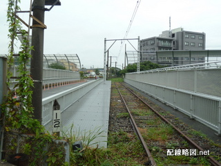 東名高速をまたぐ道路併用橋