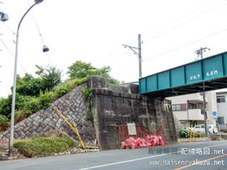 跨道橋の橋脚