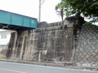 跨道橋の橋脚