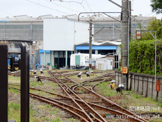 右手の線路