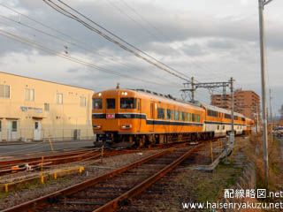 新ノ口連絡線を通る特急列車