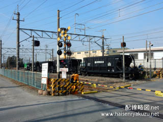 推進運転で専用線へ