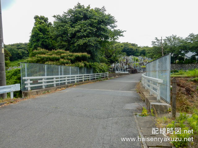 昼飯線切通しの道路橋