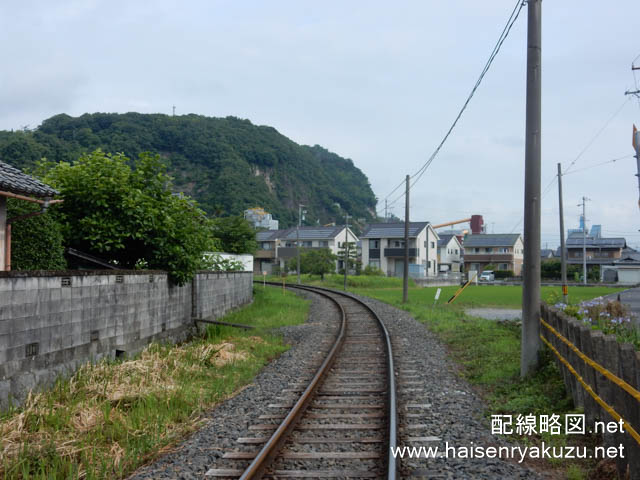 線路は右へカーブ